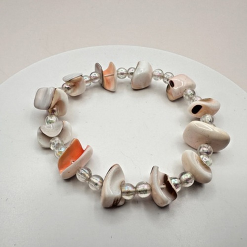 Vintage 90s Cream Conch Sea Shell Glass Beaded Stretch Bracelet Jewelry